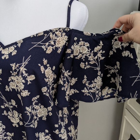 SHEIN cold shoulder botanical print top - Picture 8 of 12